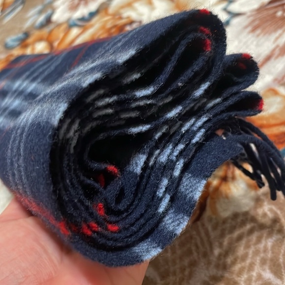 Burberry Winter Scarf Unisex (B) - Picture 5 of 9